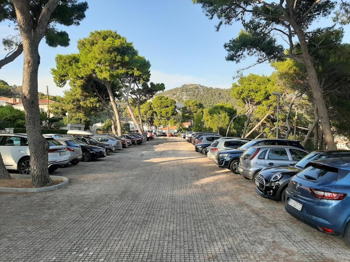 Jesliving Hvar - 2 Bedroom Elegant Apartment With Sea View In Historic Center Of Hvar Town Exterior photo