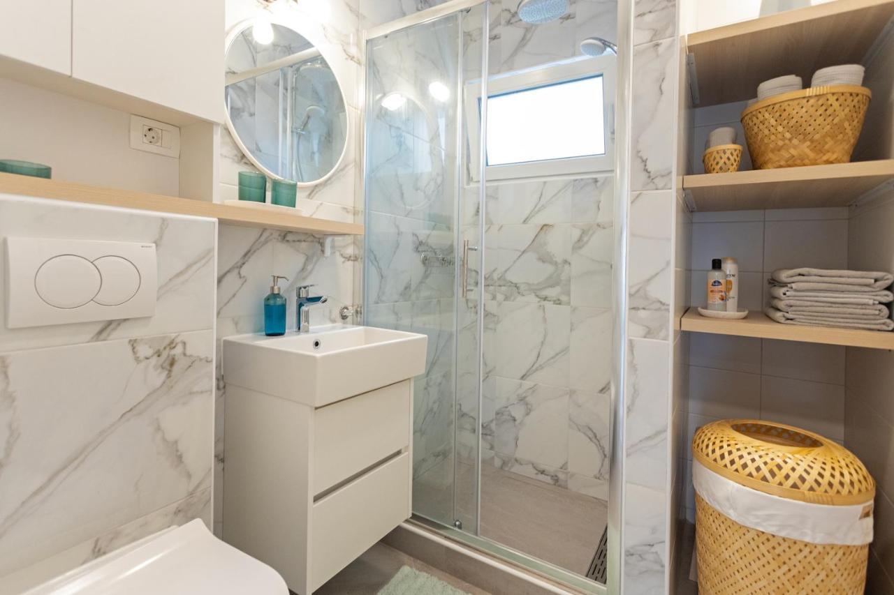 Jesliving Hvar - 2 Bedroom Elegant Apartment With Sea View In Historic Center Of Hvar Town Exterior photo