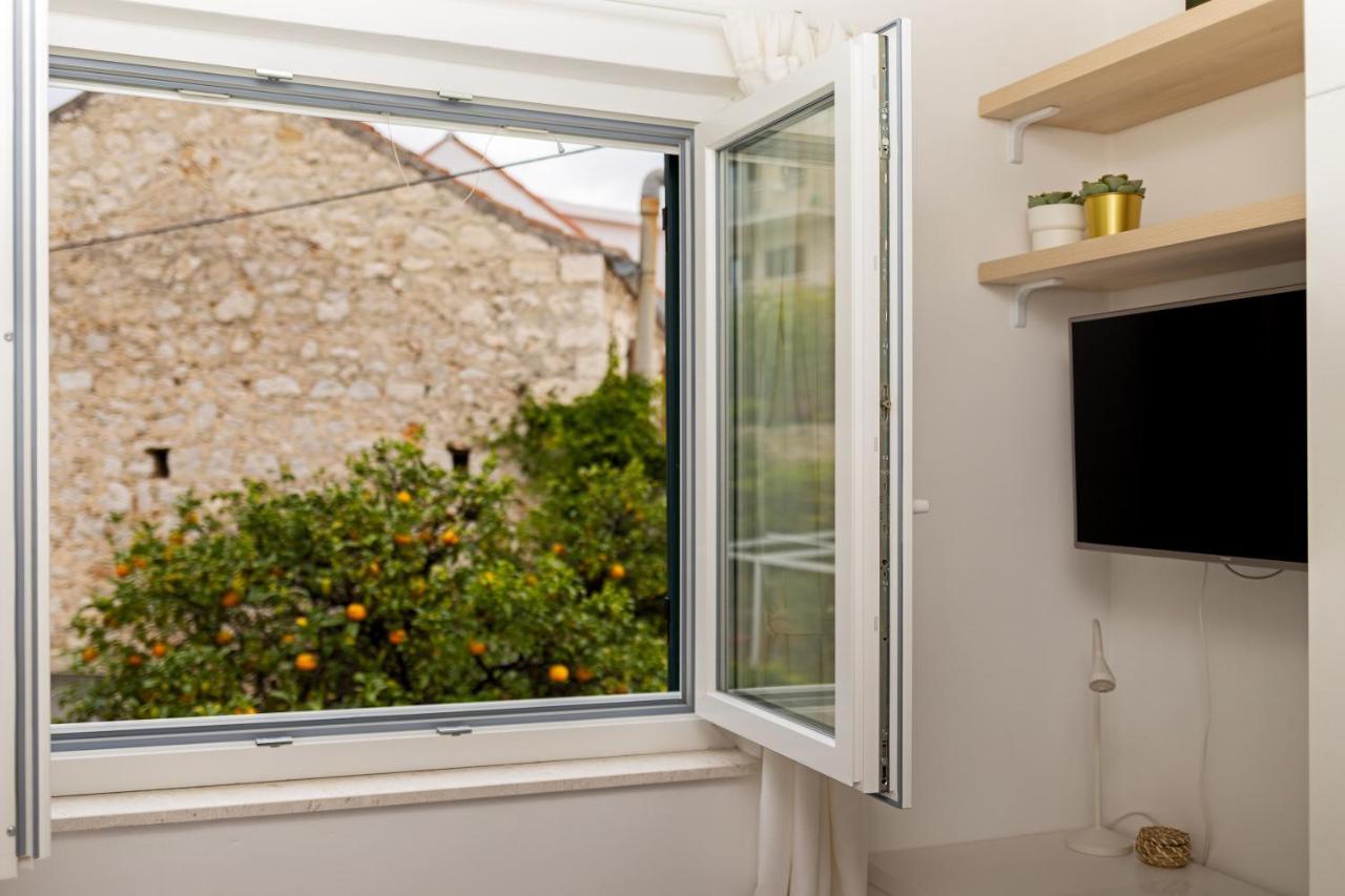 Jesliving Hvar - 2 Bedroom Elegant Apartment With Sea View In Historic Center Of Hvar Town Exterior photo
