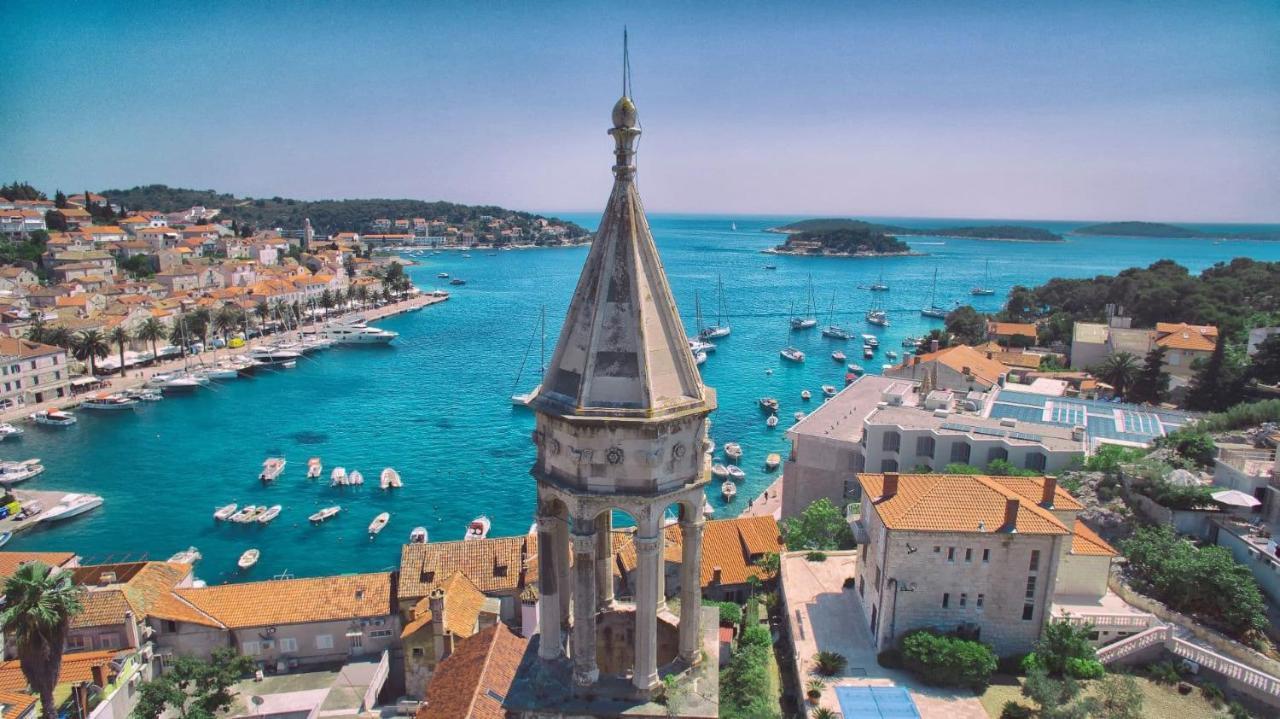 Jesliving Hvar - 2 Bedroom Elegant Apartment With Sea View In Historic Center Of Hvar Town Exterior photo