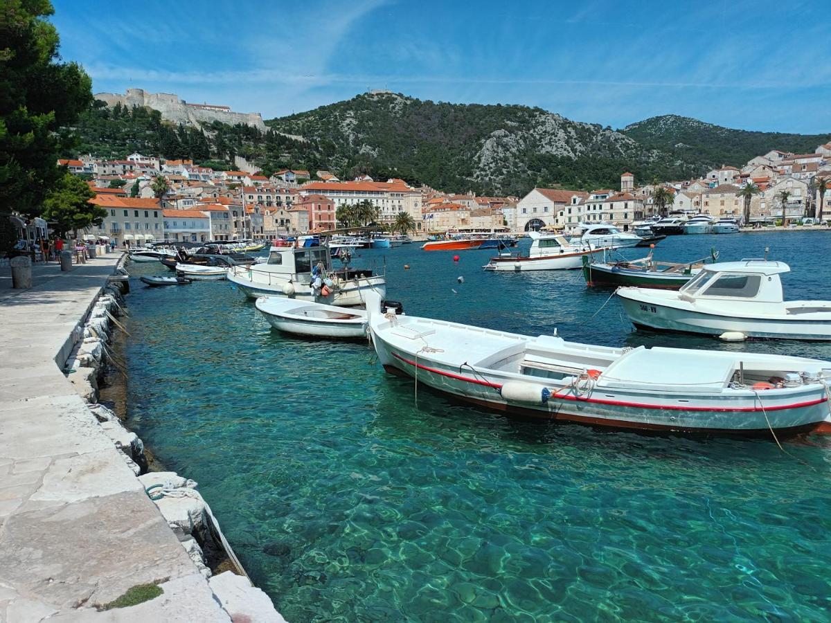 Jesliving Hvar - 2 Bedroom Elegant Apartment With Sea View In Historic Center Of Hvar Town Exterior photo