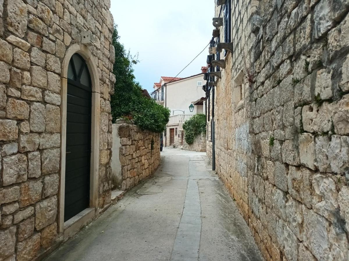 Jesliving Hvar - 2 Bedroom Elegant Apartment With Sea View In Historic Center Of Hvar Town Exterior photo