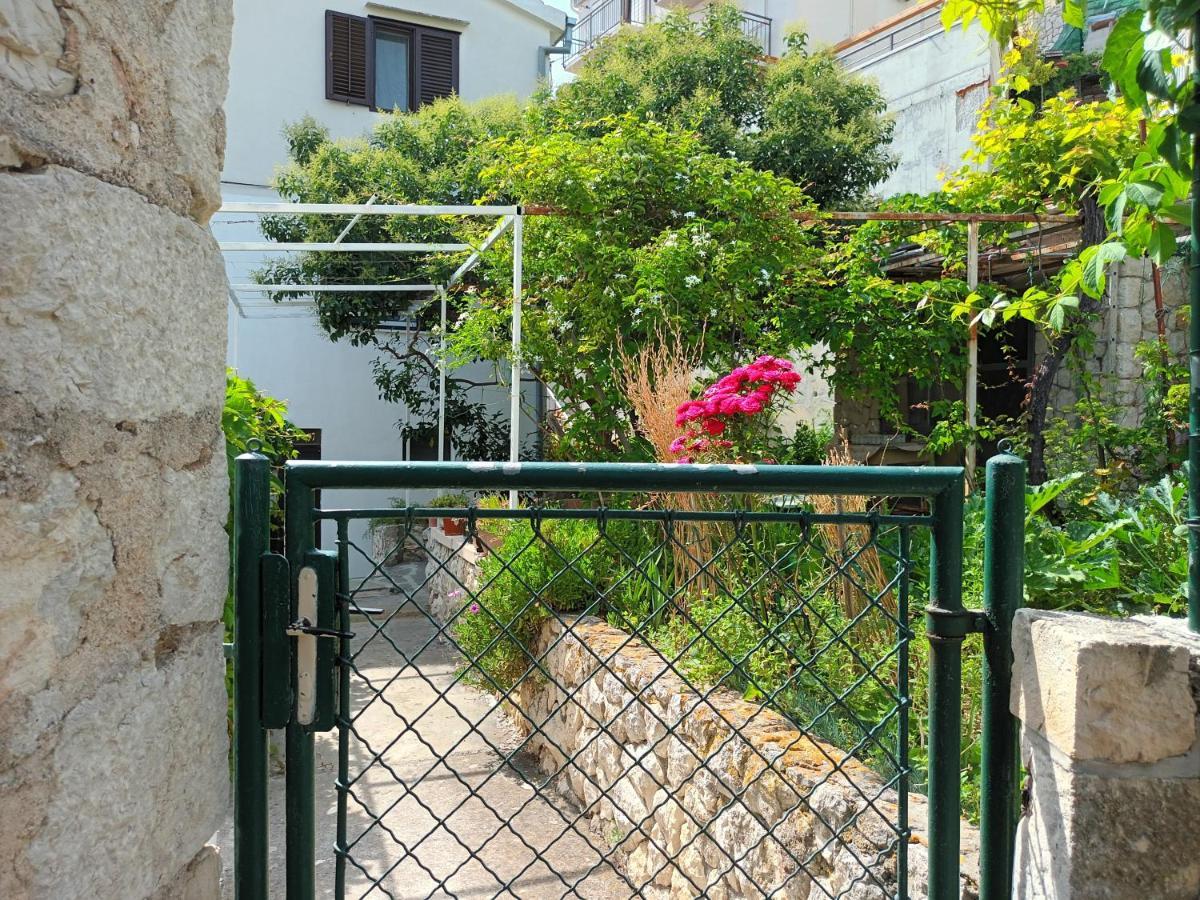 Jesliving Hvar - 2 Bedroom Elegant Apartment With Sea View In Historic Center Of Hvar Town Exterior photo