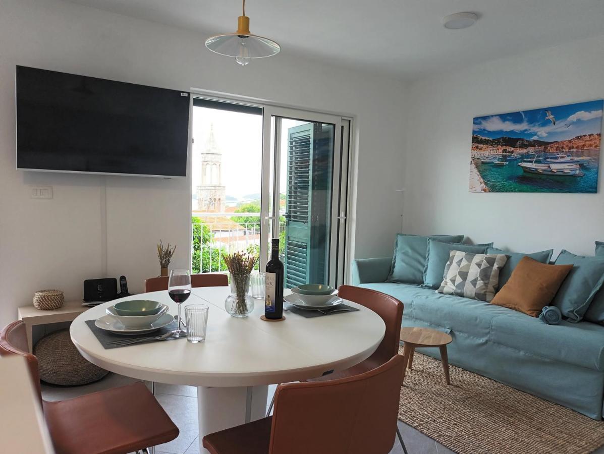 Jesliving Hvar - 2 Bedroom Elegant Apartment With Sea View In Historic Center Of Hvar Town Exterior photo