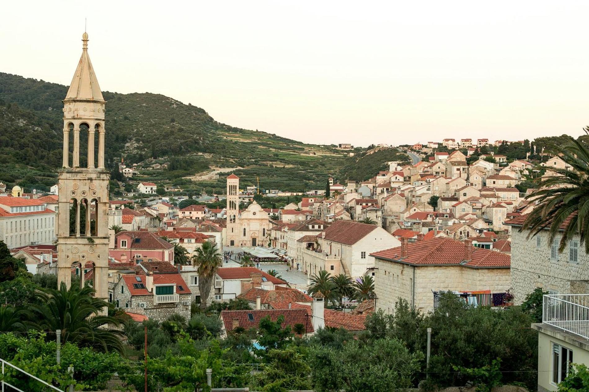 Jesliving Hvar - 2 Bedroom Elegant Apartment With Sea View In Historic Center Of Hvar Town Exterior photo