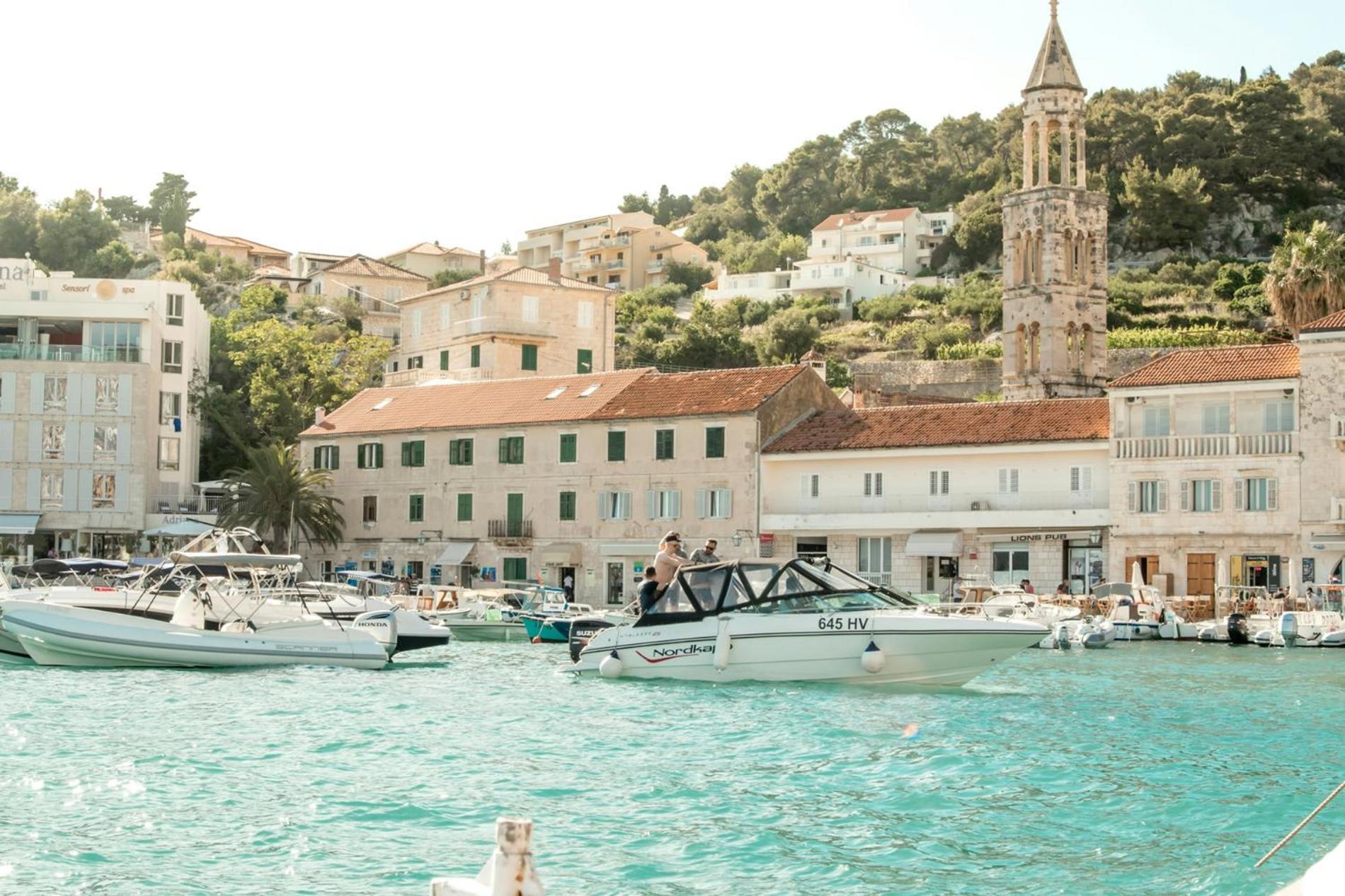 Jesliving Hvar - 2 Bedroom Elegant Apartment With Sea View In Historic Center Of Hvar Town Exterior photo