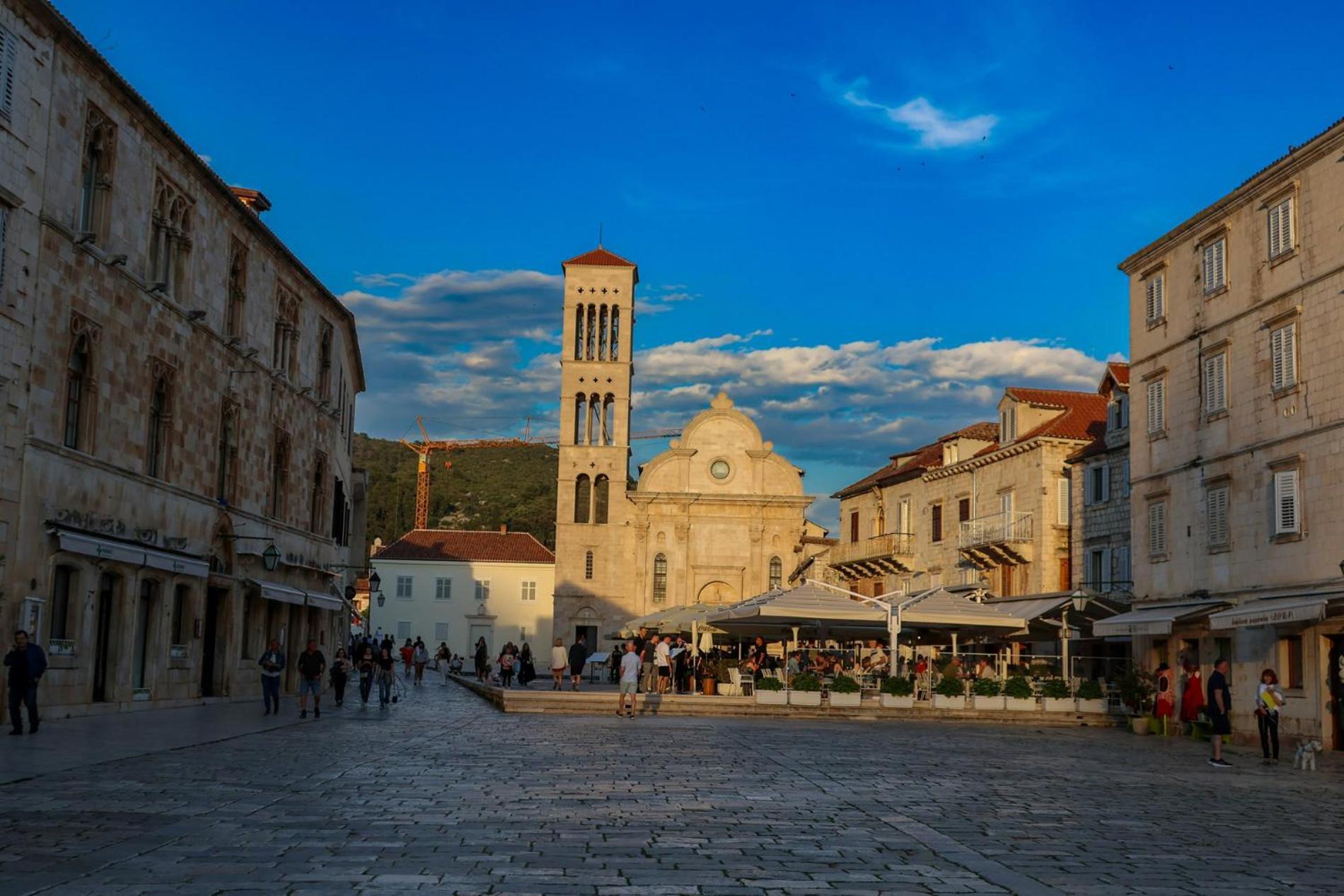 Jesliving Hvar - 2 Bedroom Elegant Apartment With Sea View In Historic Center Of Hvar Town Exterior photo
